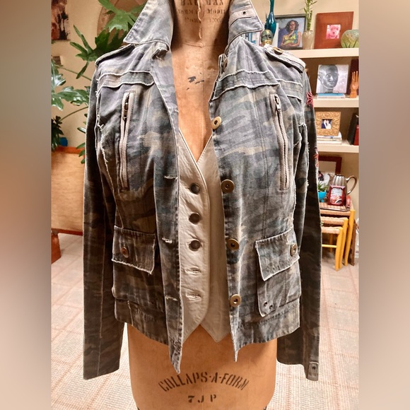 Military (esque) Distressed Jacket. Very cool! - Picture 7 of 9